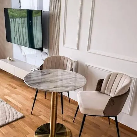 Design Luxury Near The Center 프라하